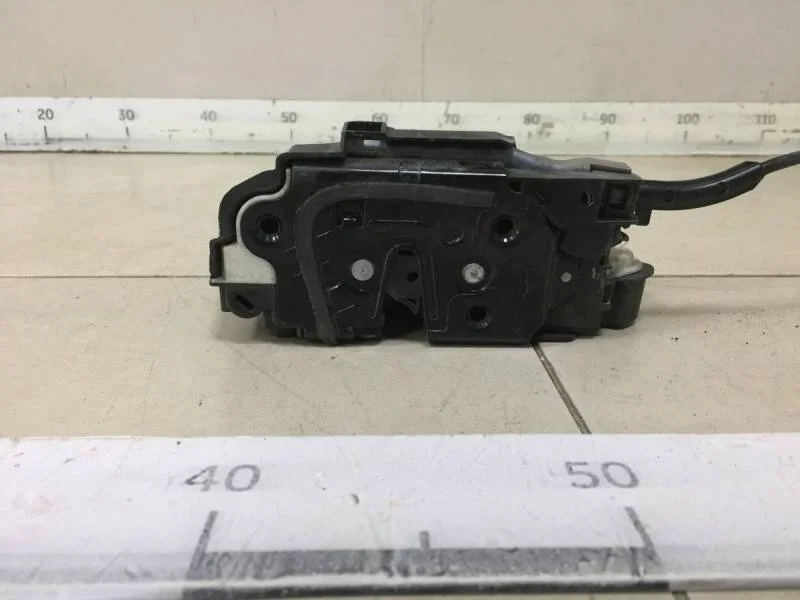 Замок двери задней правой Volkswagen Jetta (5K) 2011>