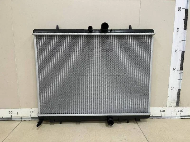 Радиатор охлаждения двигателя Citroen C4 2011>