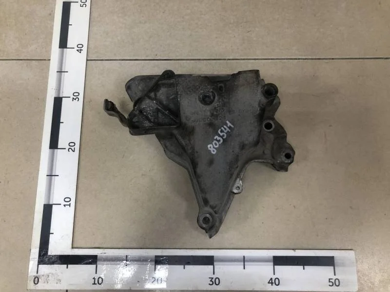 Кронштейн двигателя правый Skoda Octavia (A7) 2013>