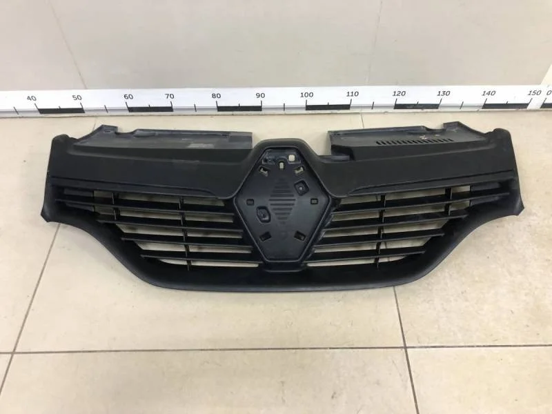 Решетка радиатора Renault Logan (2) 2014>