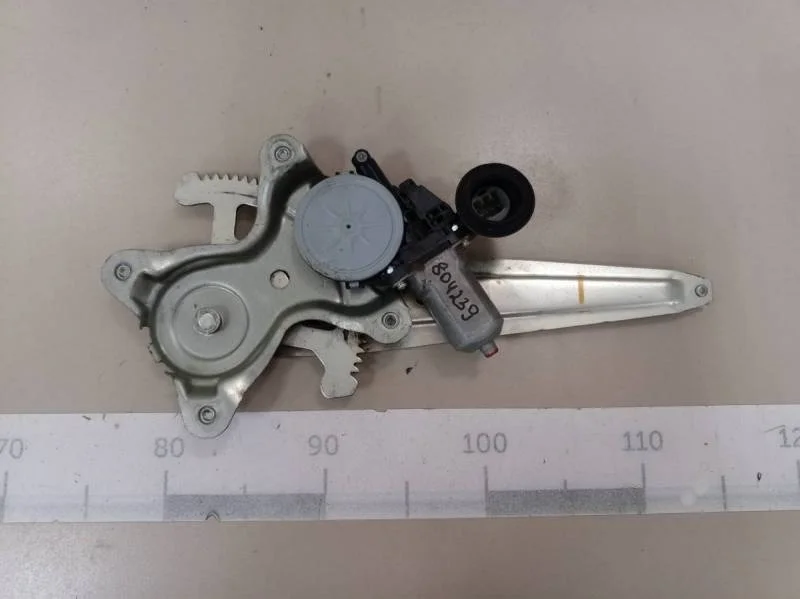 Стеклоподъемник электр. задний левый Toyota Rav 4 (A30) 2006-2013