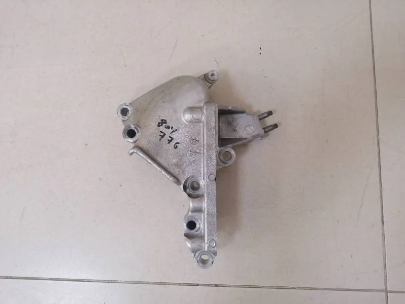 Кронштейн двигателя левый Lexus RX 300/330/350/400h (XU30) 2003-2009