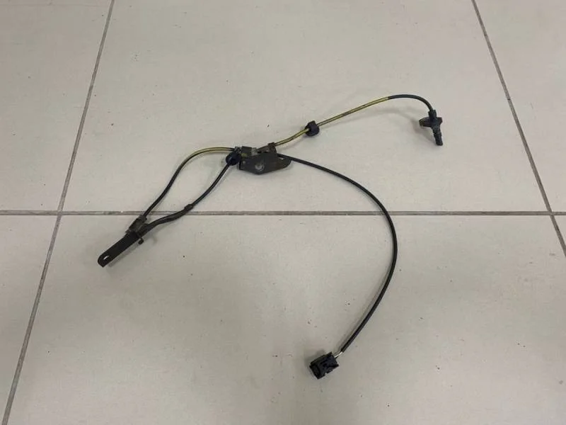 Датчик ABS передний правый Toyota Rav 4 (A30) 2006-2013