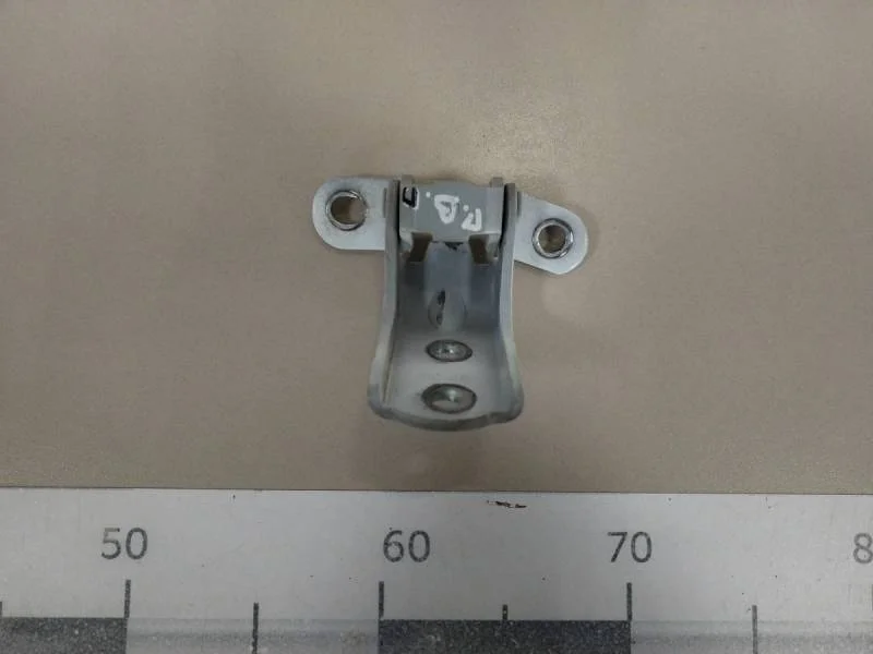 Петля двери передней правой верхняя Hyundai Solaris 2010-2017