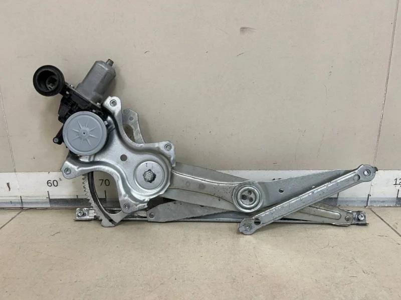 Стеклоподъемник электр. передний правый Toyota Corolla E150 2006-2013