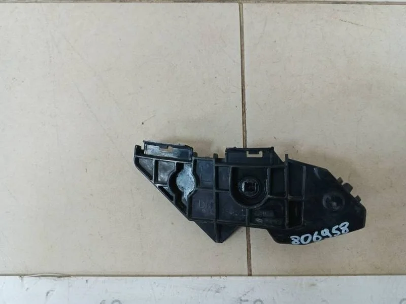 Кронштейн заднего бампера левый Toyota Corolla E150 2006-2013