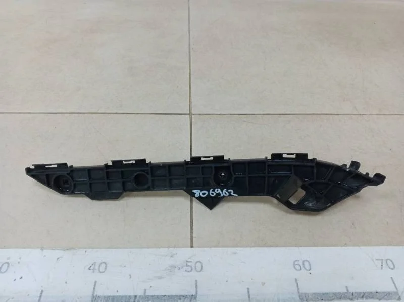 Кронштейн заднего бампера правый Toyota Corolla E150 2006-2013