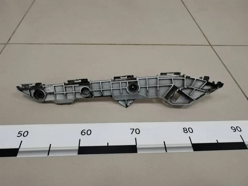 Кронштейн заднего бампера правый Toyota Corolla E150 2006-2013