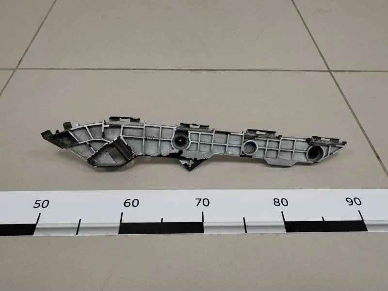 Кронштейн заднего бампера левый Toyota Corolla E150 2006-2013