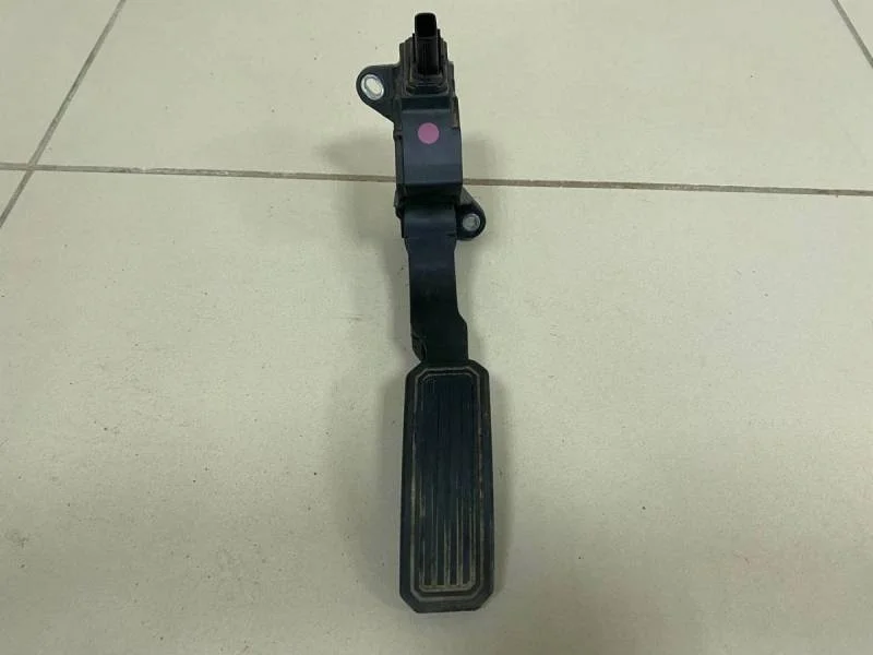Педаль газа Toyota Corolla E150 2006-2013