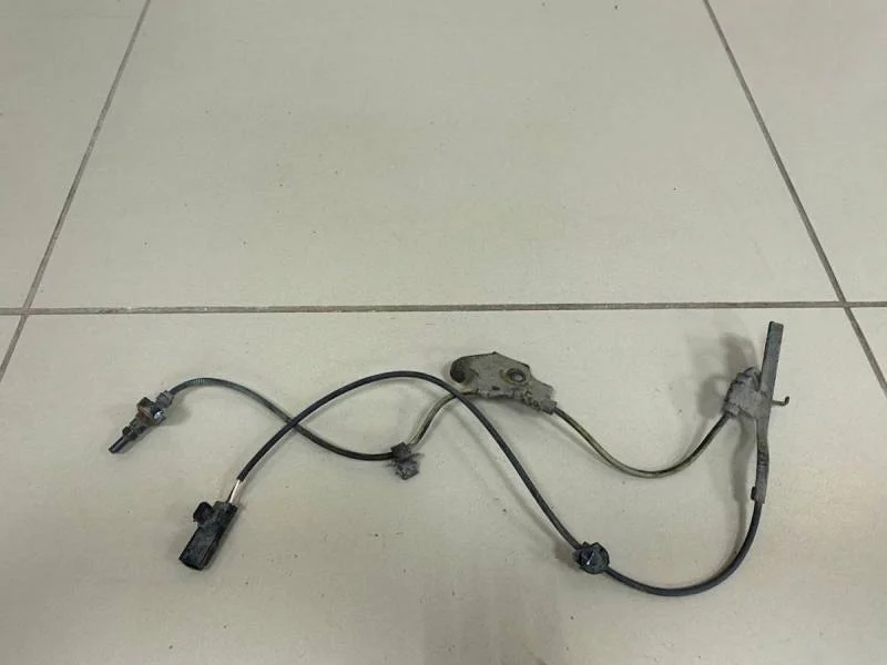 Датчик ABS передний правый Toyota Corolla E150 2006-2013