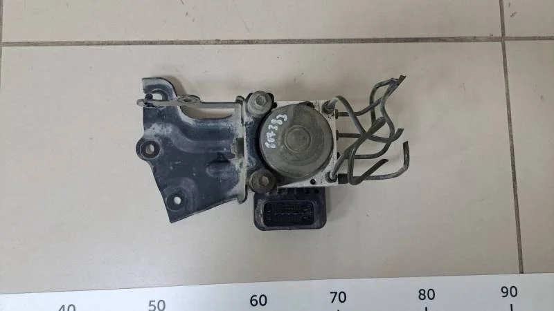 Блок ABS (насос) Toyota Corolla E150 2006-2013