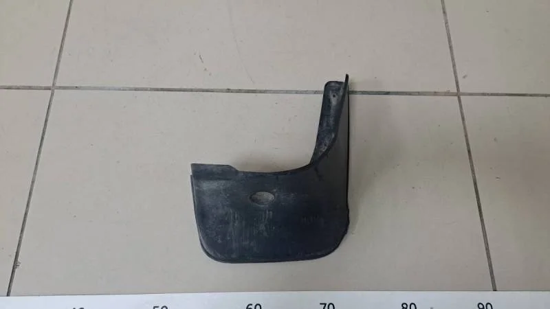 Брызговик задний правый Toyota Corolla E150 2006-2013