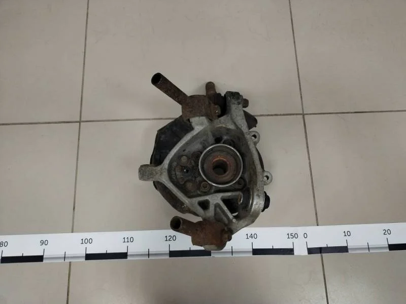 Кулак поворотный задний правый Lexus IS 250/350 2005-2013