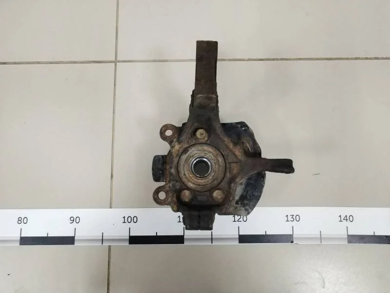 Кулак поворотный передний правый Nissan Tiida (C11) 2007-2014