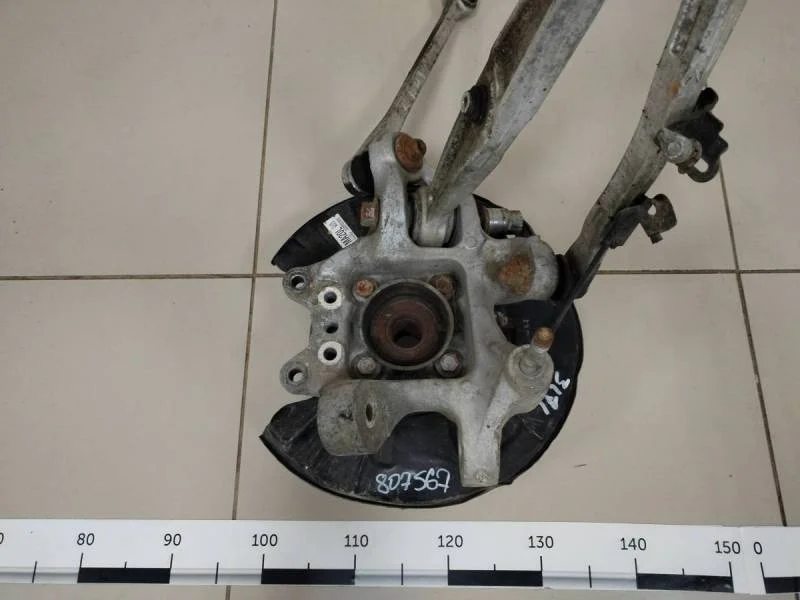 Кулак поворотный задний левый Lexus LS (USF40) 2006-2017