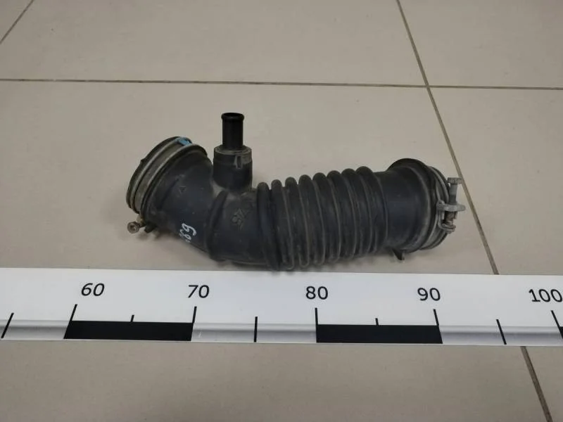 Патрубок воздушного фильтра Toyota Corolla E180 2013>