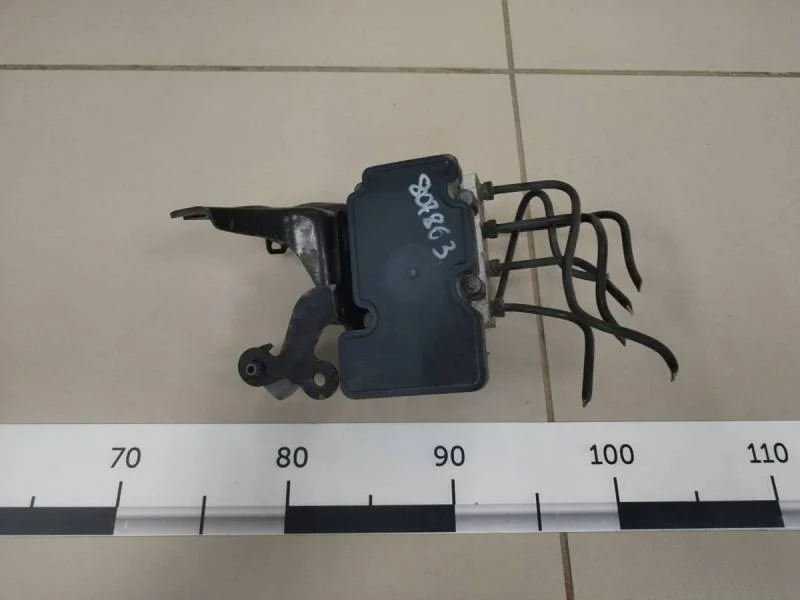 Блок ABS (насос) Toyota Corolla E180 2013>