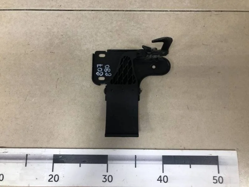 Крючок капота Audi A8 (D3, 4E) 2002-2010