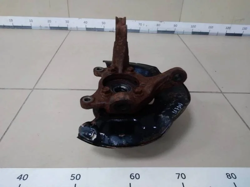 Кулак поворотный передний правый Toyota Corolla E180 2013>