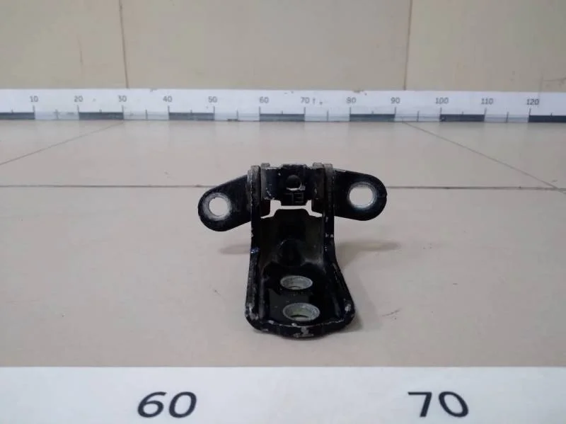 Петля двери задней правой нижняя Kia Sorento (XM) 2009>