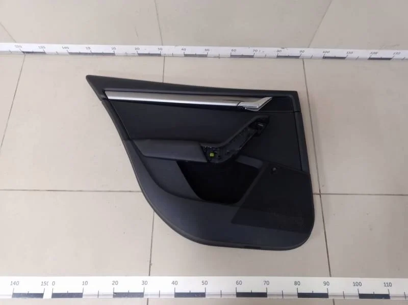 Обшивка двери задней левой Skoda Octavia (A7) 2013>