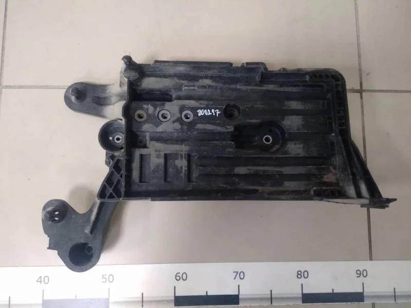 Крепление АКБ (корпус / подставка) Skoda Octavia (A7) 2013>