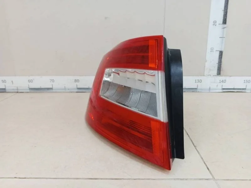 Фонарь задний левый Skoda Octavia (A7) 2013>