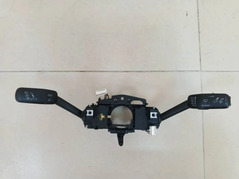 Переключатель подрулевой в сборе Skoda Octavia (A7) 2013>