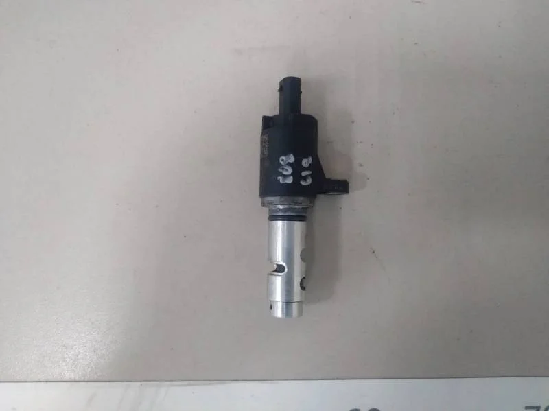 Клапан электромагн. изменения фаз ГРМ Skoda Octavia (A7) 2013>