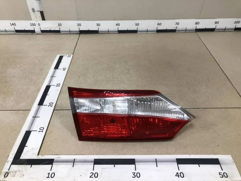 Фонарь задний внутренний левый Toyota Corolla E180 2013>