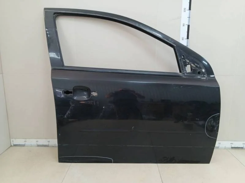 Дверь передняя правая Opel Astra H / Family 2004-2015