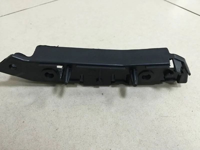 Кронштейн переднего бампера правый Ford Focus 3 2011>