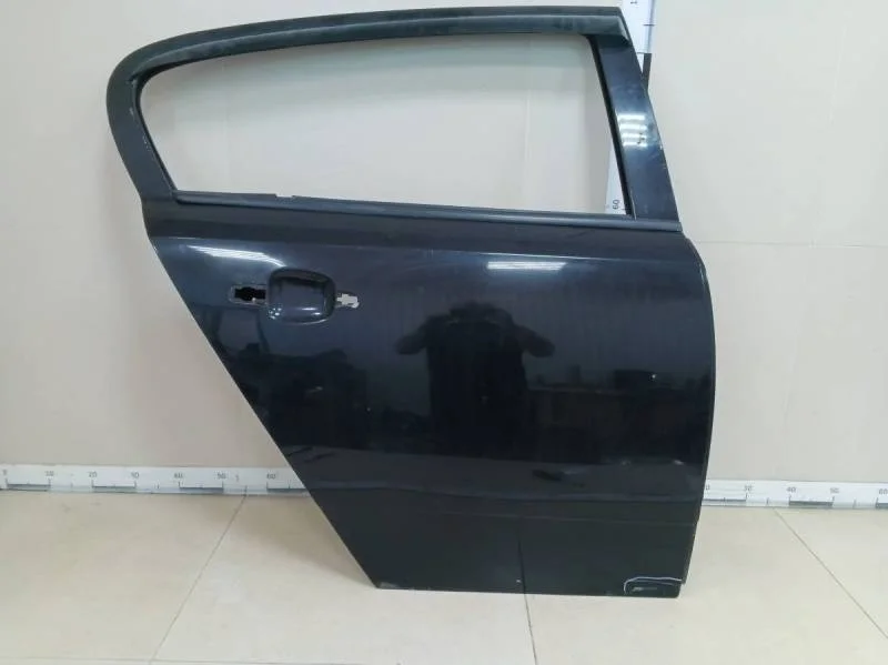 Дверь задняя правая Opel Astra H / Family 2004-2015