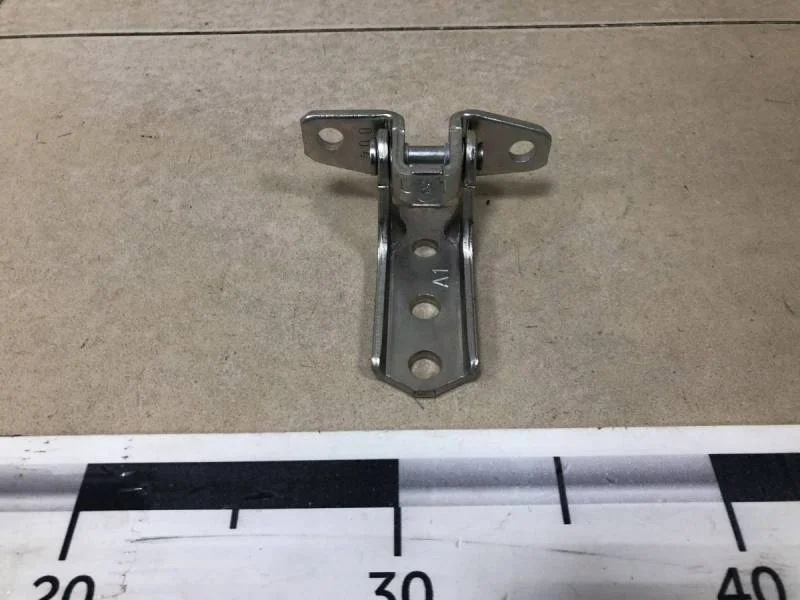 Петля двери передней правой верхняя Mitsubishi Pajero/Montero 4 (V8, V9) 2007>