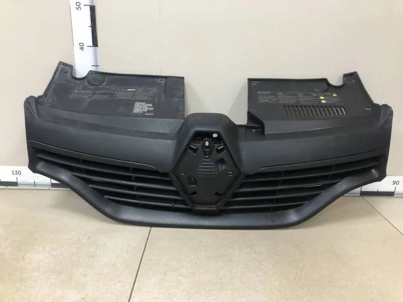 Решетка радиатора Renault Logan (2) 2014>