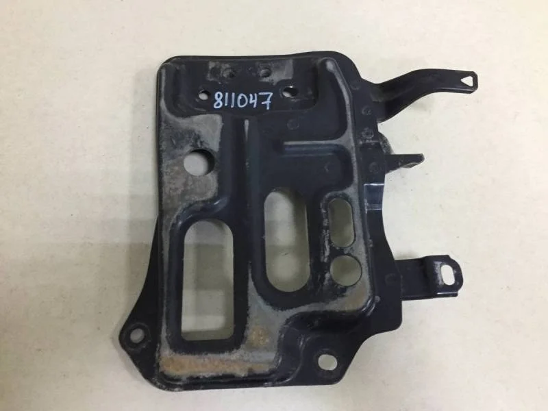 Крепление АКБ (корпус / подставка) Toyota Corolla E150 2006-2013