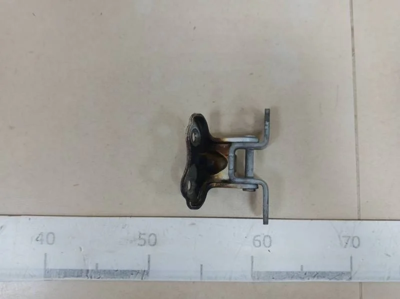 Петля двери задней левой верхняя Hyundai Solaris 2010-2017