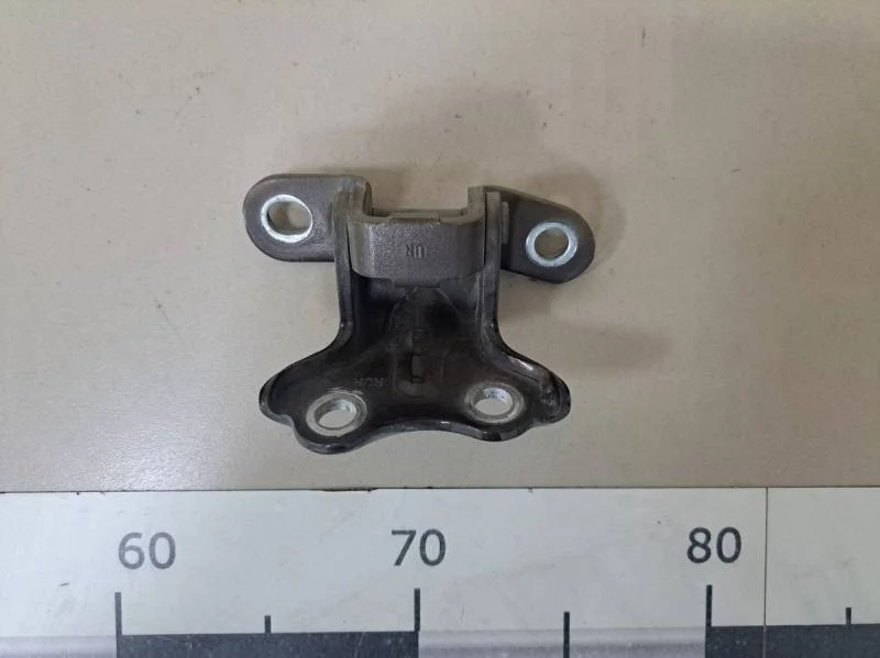 Петля двери задней правой верхняя Hyundai Solaris 2010-2017