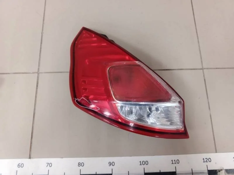 Фонарь задний наружный левый Ford Fiesta (MK6) 2008-2017