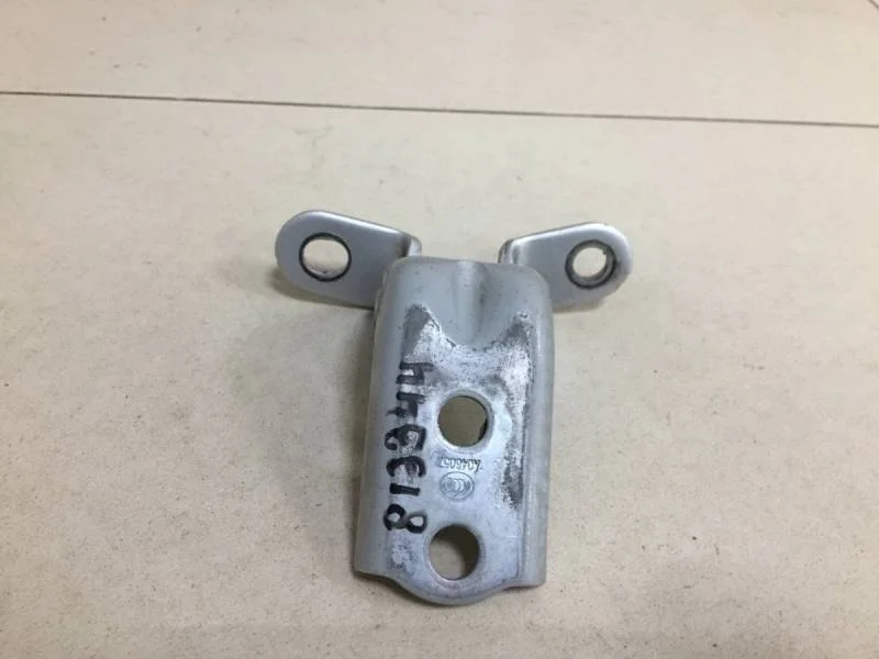 Петля двери задней правой нижняя Kia Sorento (XM) 2009>