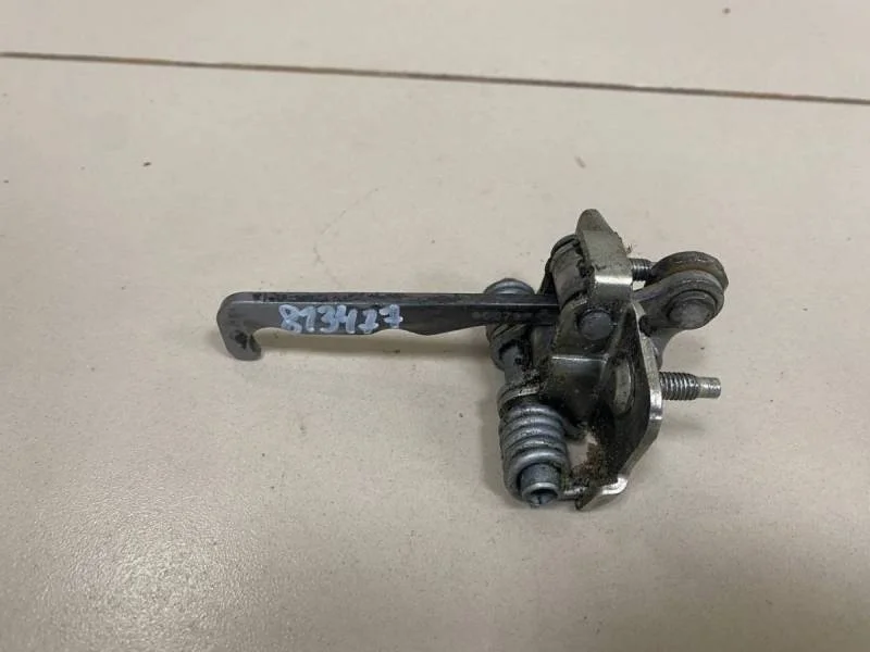 Ограничитель двери Renault Duster 2012>