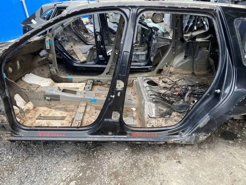 Порог со стойкой левый Renault Duster 2012>