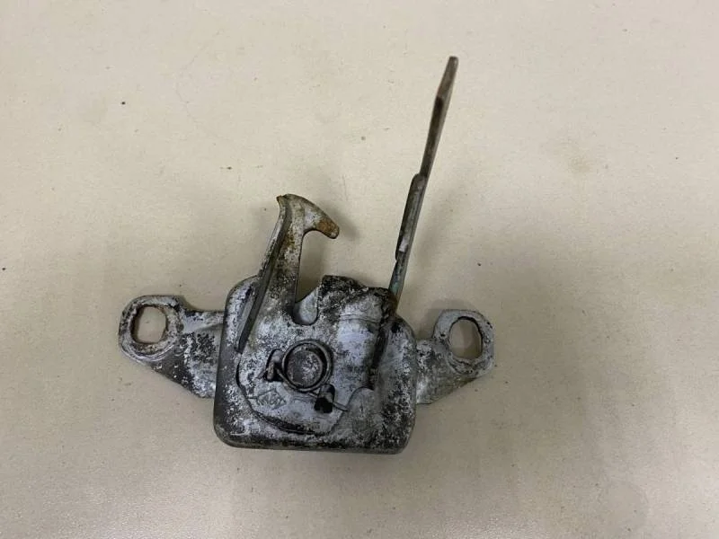 Замок капота Renault Duster 2012>