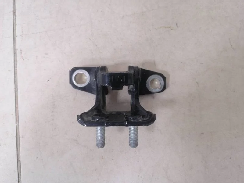 Петля двери задней правой верхняя Mitsubishi Outlander XL (CW) 2006-2012