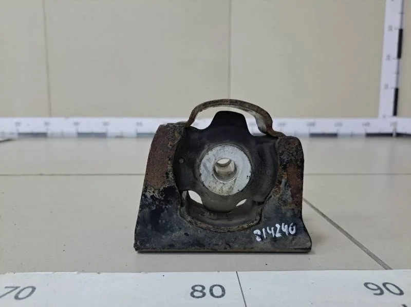 Опора двигателя передняя Toyota Corolla E150 2006-2013