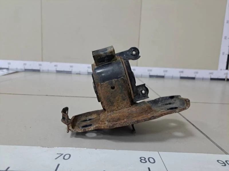 Опора КПП левая Toyota Corolla E150 2006-2013