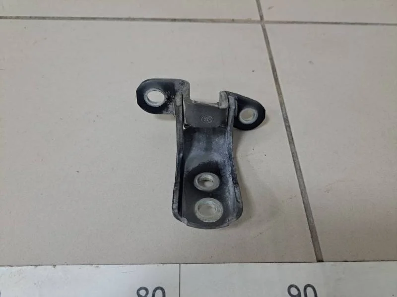 Петля двери передней правой верхняя Toyota Corolla E150 2006-2013