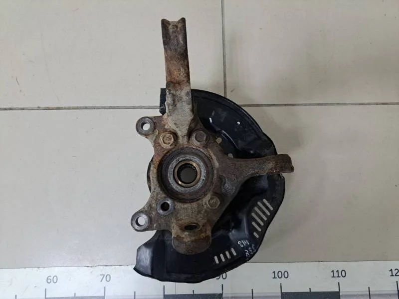 Кулак поворотный передний правый Toyota Corolla E150 2006-2013