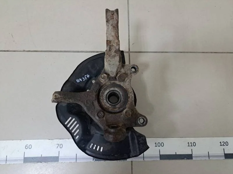 Кулак поворотный передний левый Toyota Corolla E150 2006-2013